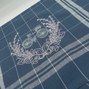 Torchon brodé bleu