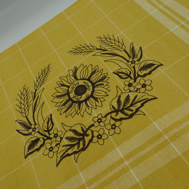 torchon brodé ocre motif tournesol